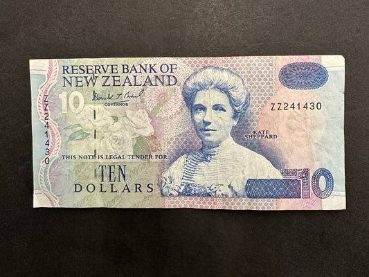 New Zealand Greenback $10 Dollar (NZD) Banknote - 1992