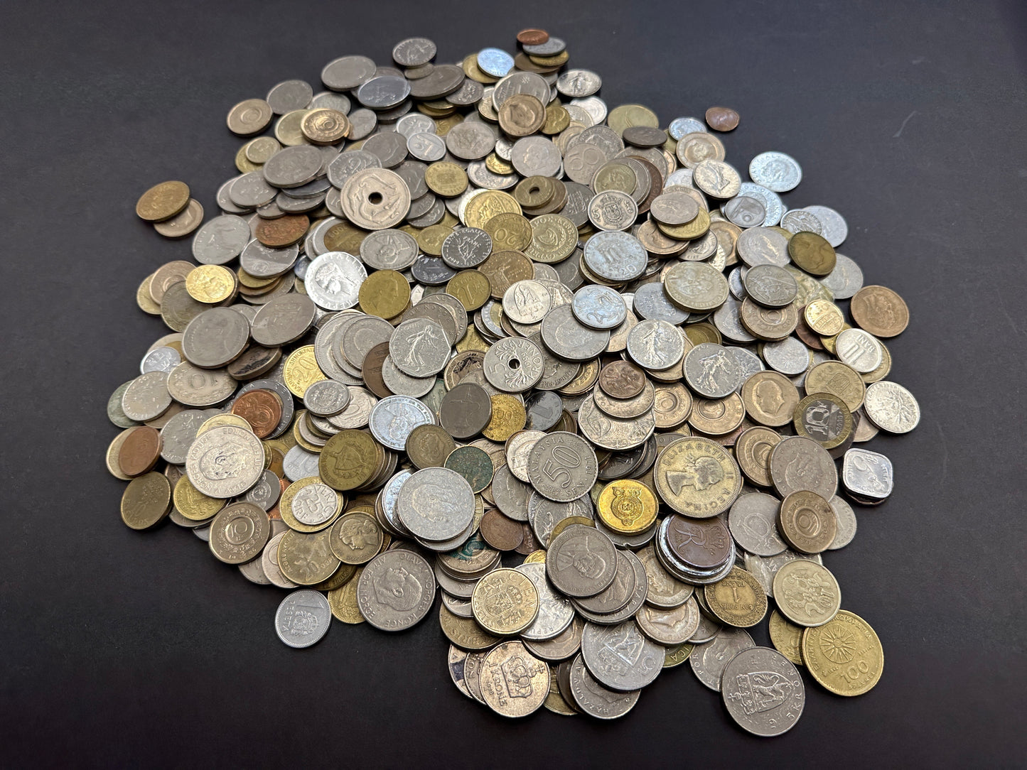 3KG of Mixed World Coins - Perfect to Start a Collection - Limited Avaiability